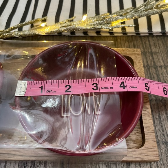 New in Box - Rae Dunn “GIVE, THANKS, LOVE” 4pc Tasting Bowl Set w/Wooden Tray - Picture 8 of 9